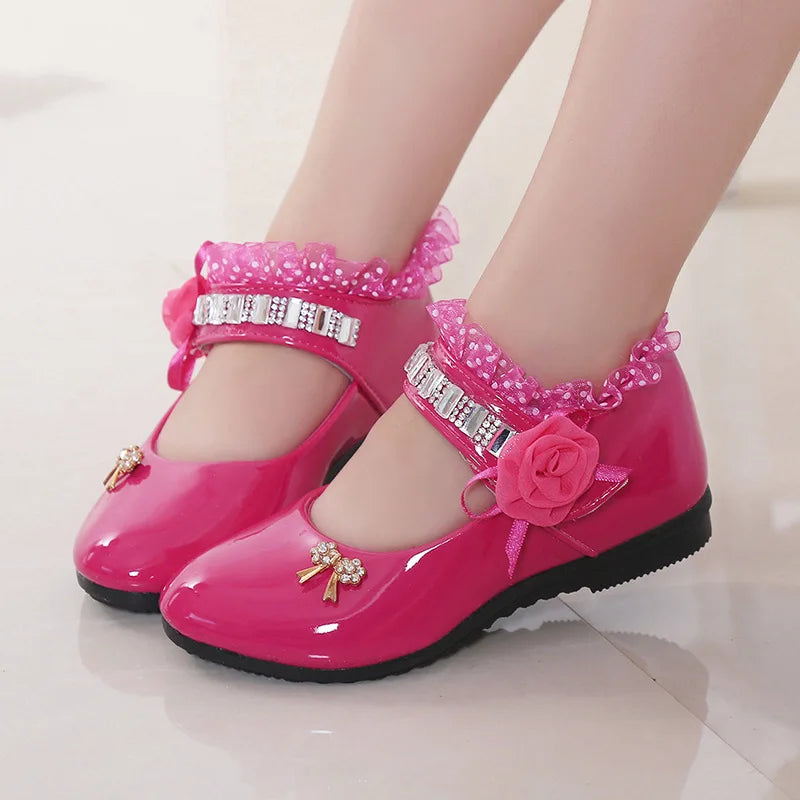 Chaussures en cuir pour filles, chaussures de princesse simples pour enfants, grandes chaussures de performance noires pour étudiants, chaussures en cuir pour bébés, nouvelle collection 2024