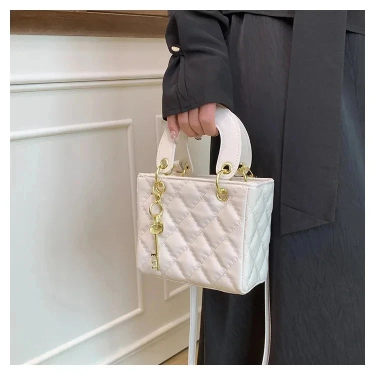 Fashionable and versatile women's shoulder/handbag with a simple diamond grid design and a high-quality PU leather square bag 