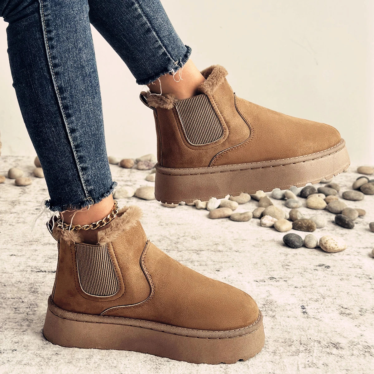 2025 Bottes de neige à enfiler à bout rond pour femmes pour un usage quotidien au bureau Bottes de neige décontractées antidérapantes à semelles épaisses Nouvelles bottines chaudes en daim