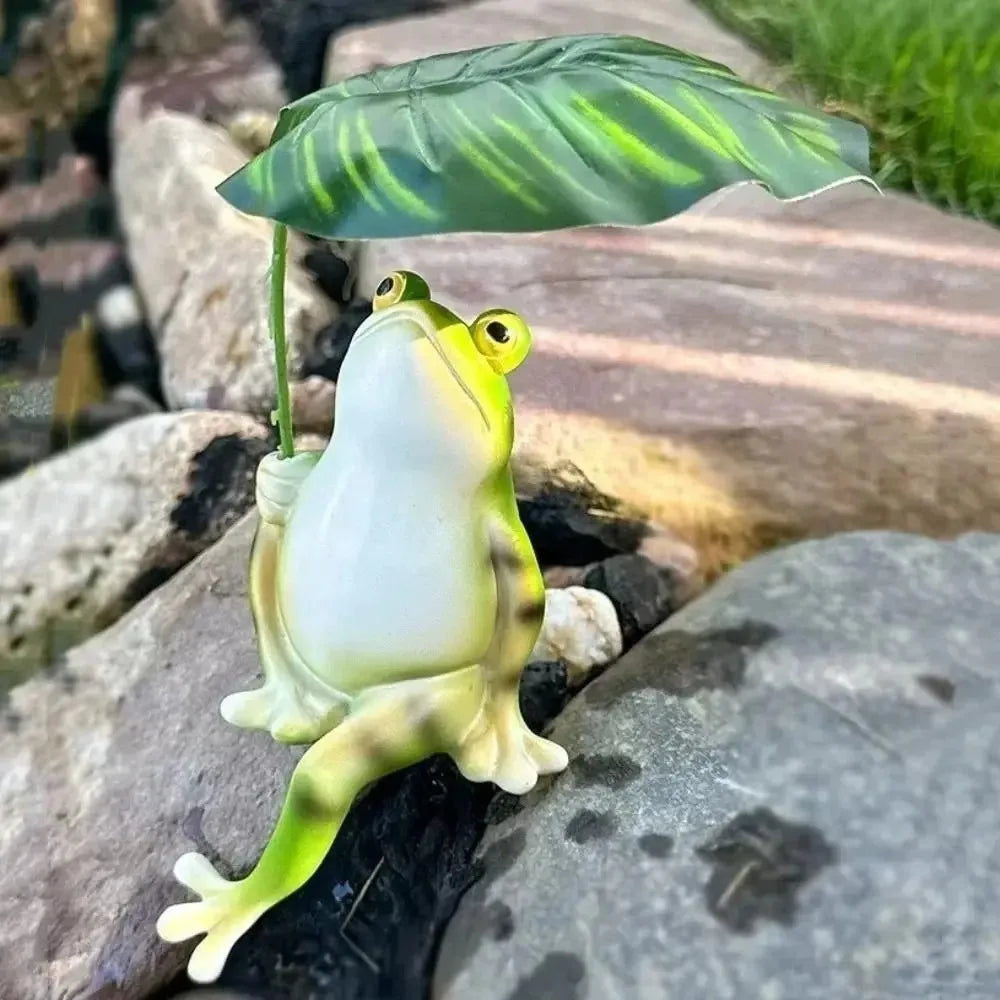 Creative cartoon resin frog figurine with leaves, garden frog statue, handcrafted landscape decoration, frog ornament, aquarium decor