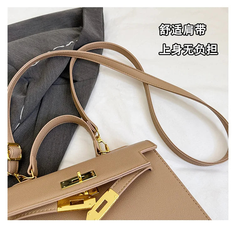 New trendy, unique, classic and luxurious brand - High-end design - Pure color - Unique platinum shoulder bag 