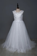 White lace bridesmaid dress for girls, with large floral bow, children's ball gown, wedding party dress, pageant dress, first communion dress