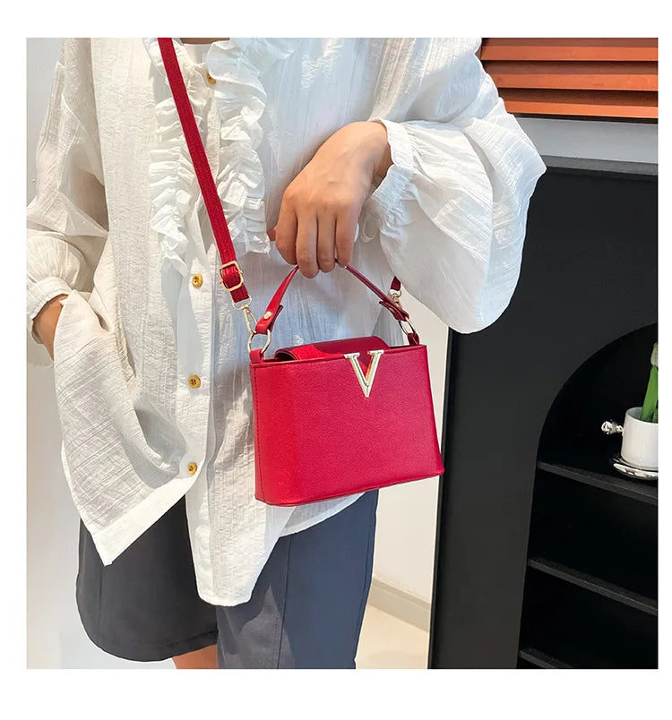 Sac fourre-tout de luxe pour femmes, sac seau élégant en cuir Pu en forme de V Chic, sac à main à couverture supérieure pour femmes, sac à bandoulière pour femme