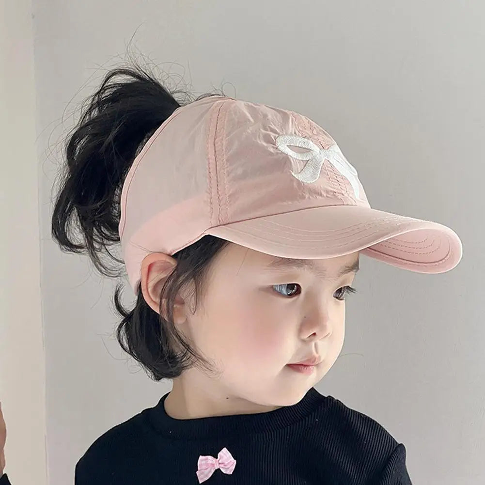 Visière de chapeau de baseball pour enfants mignons, casquette de soleil à nœud papillon imperméable, chapeau à queue de cheval haut pour petites filles, chapeau de plage d'été réglable de 2 à 5 ans