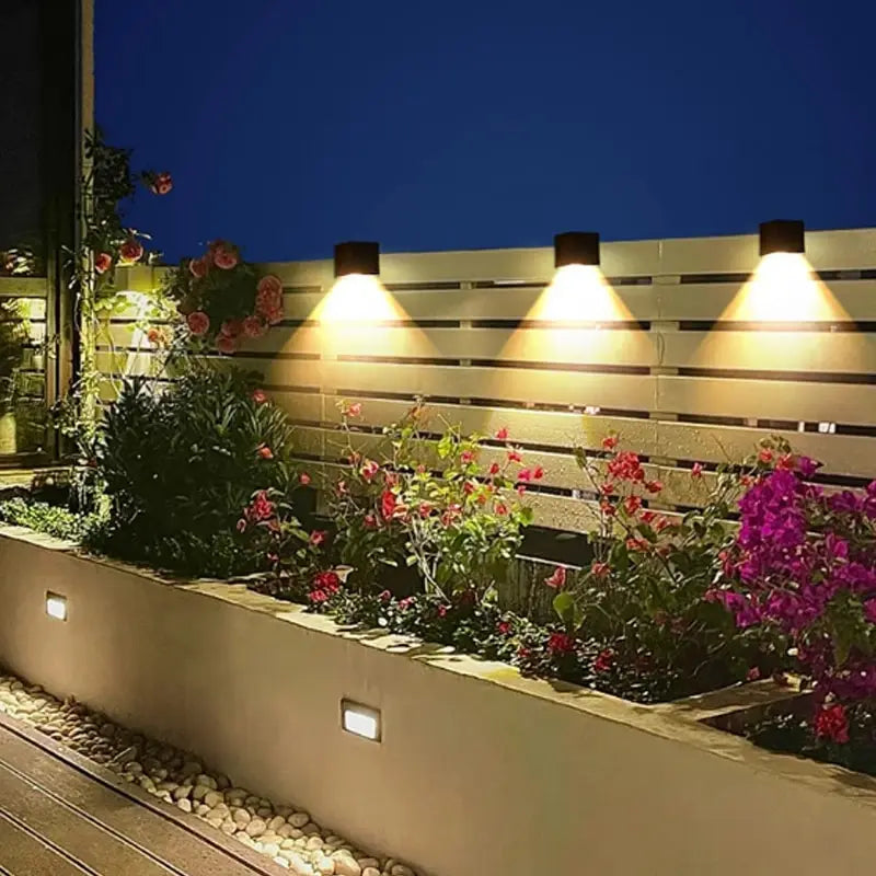 Applique Murale Solaire à LED avec Capteur de Soleil, Imperméable Conforme à la Norme IP65, Luminaire Décoratif d'Extérieur, Idéal pour un Jardin, une Cour, un délégations ou une Clôture