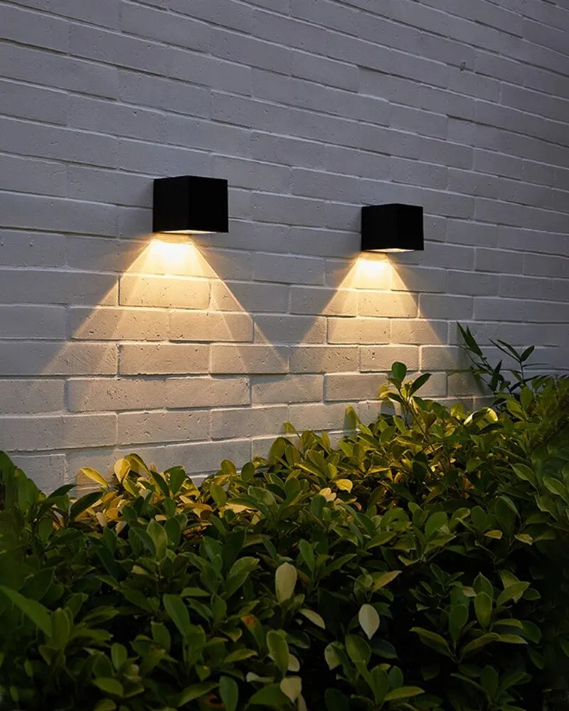 Applique Murale Solaire à LED avec Capteur de Soleil, Imperméable Conforme à la Norme IP65, Luminaire Décoratif d'Extérieur, Idéal pour un Jardin, une Cour, un délégations ou une Clôture
