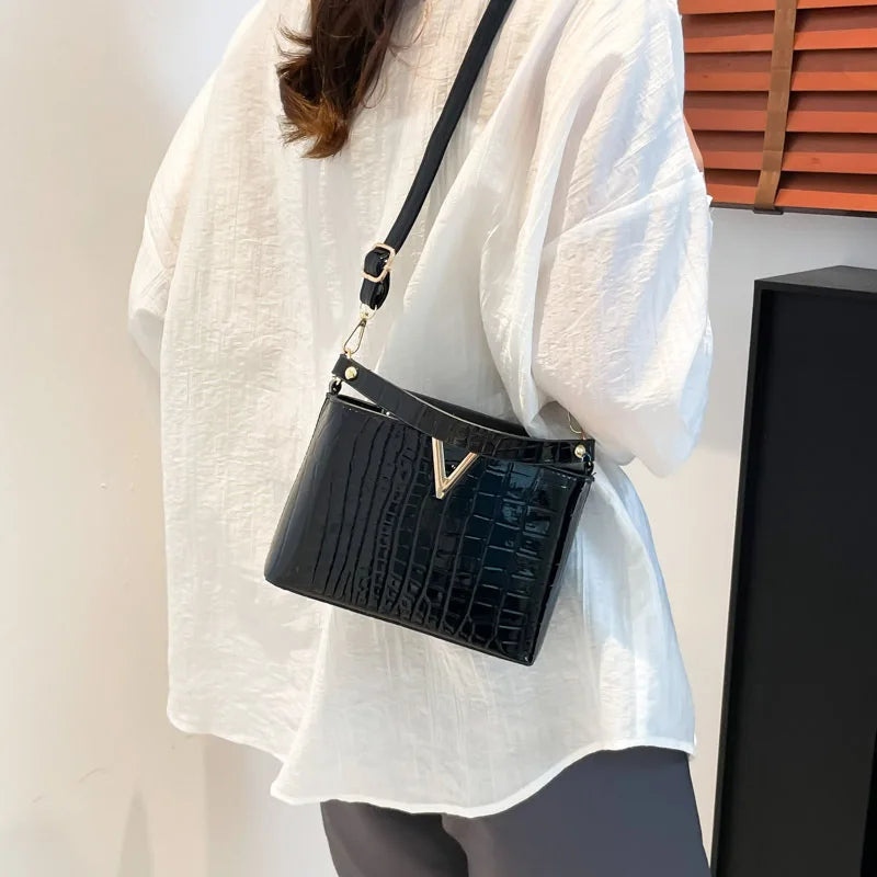 Mini multifunctional handbag made of waterproof PU fabric, fashionable, solid color, simple material, locking buckle, decoration 
