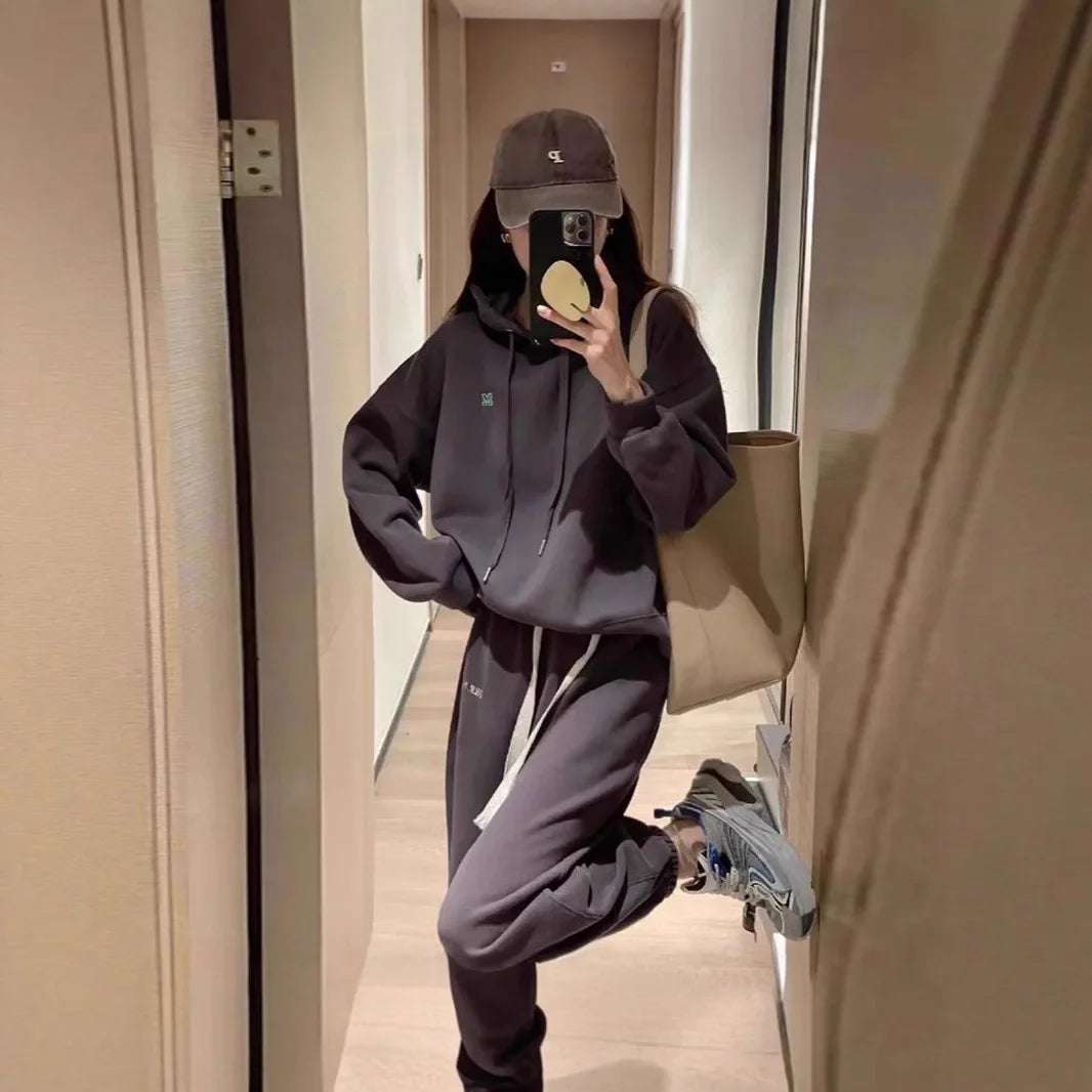 Ensemble de sport américain à la mode pour femmes, sweat à capuche, pantalon décontracté brodé, ensemble deux pièces en Fiber de Polyester, automne hiver