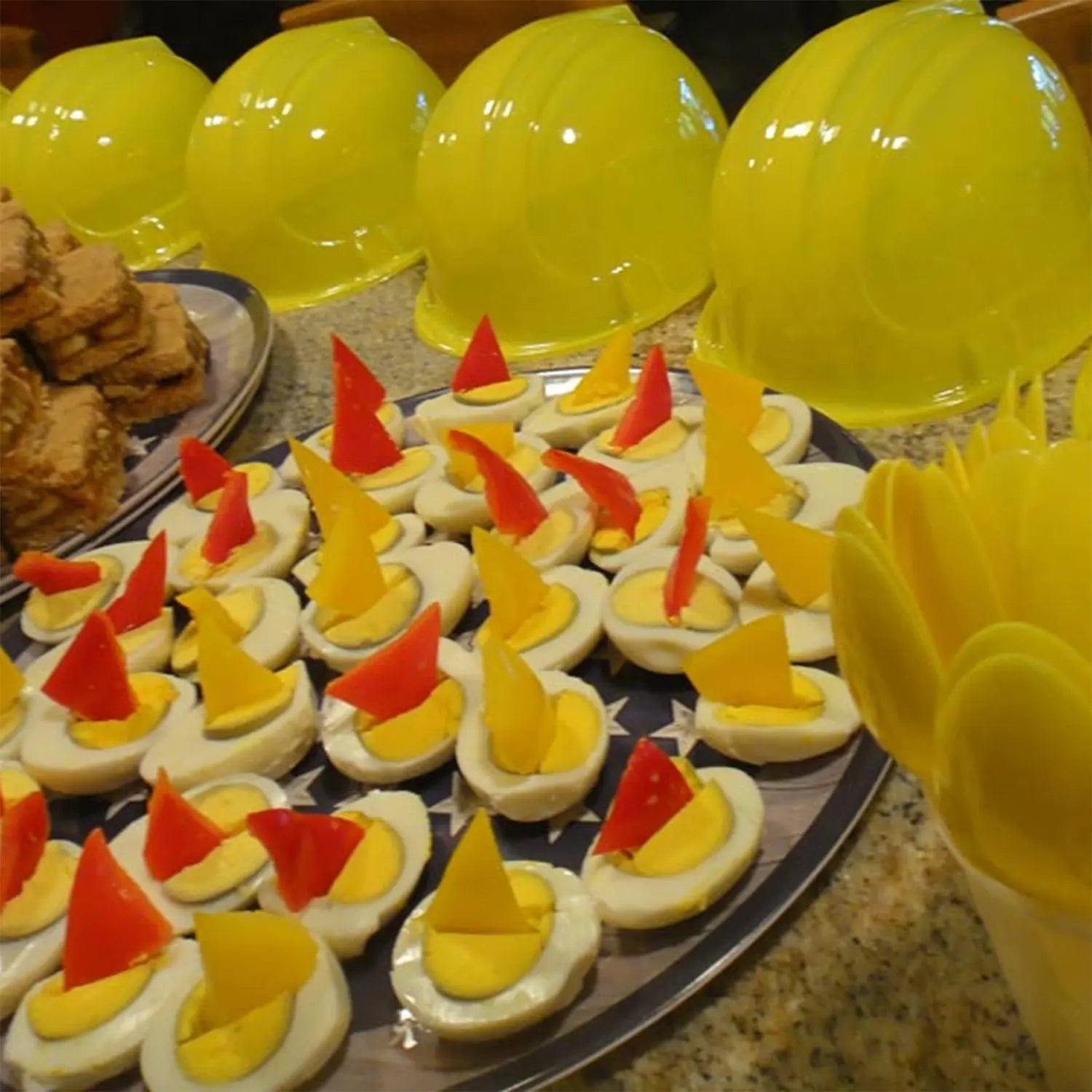 Chapeaux de Construction pour enfants, matériel en plastique souple, thème de Construction, chapeaux de robe de fête d'anniversaire, fournitures de décoration de fête, 12 pièces