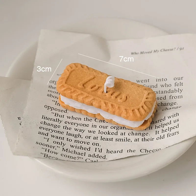 Cute handmade biscuit-shaped scented candle for aromatherapy, made of soy wax, for weddings, birthdays, parties, and home decoration.
