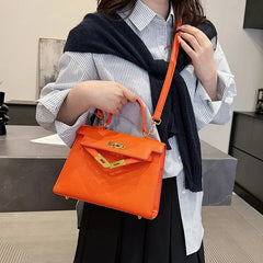 New trendy, unique, classic and luxurious brand - High-end design - Pure color - Unique platinum shoulder bag 