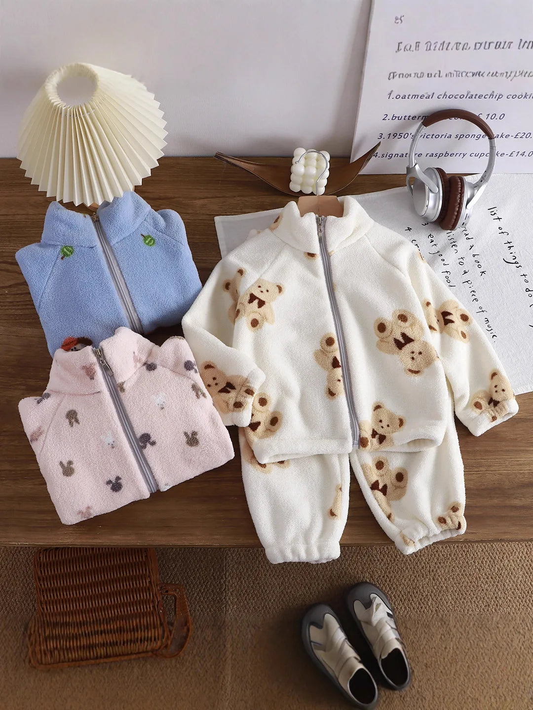 Ensemble épais en velours pour bébés, vêtements de maison pour enfants, dessin animé, secouant et brossé, automne et hiver