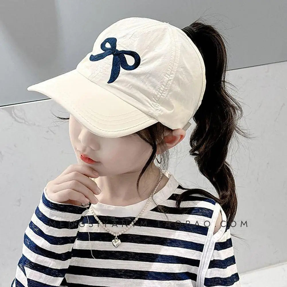 Visière de chapeau de baseball pour enfants mignons, casquette de soleil à nœud papillon imperméable, chapeau à queue de cheval haut pour petites filles, chapeau de plage d'été réglable de 2 à 5 ans