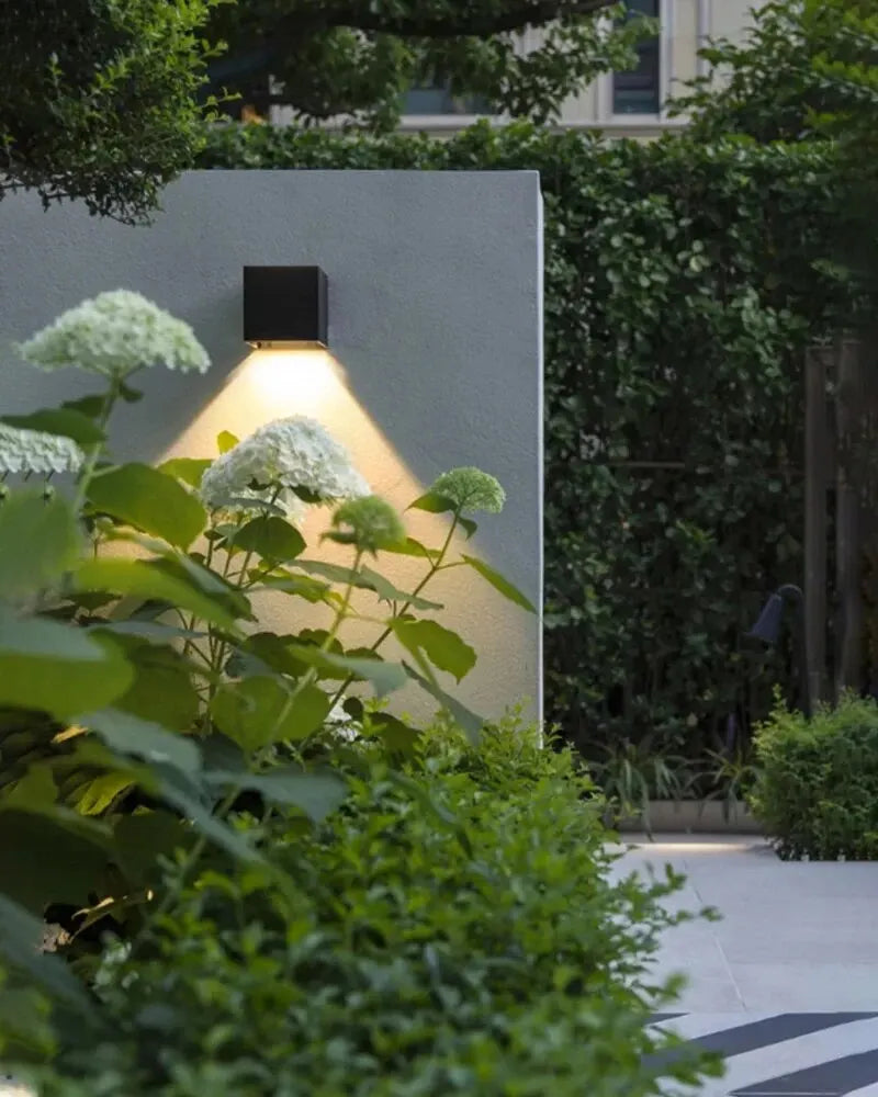 Applique Murale Solaire à LED avec Capteur de Soleil, Imperméable Conforme à la Norme IP65, Luminaire Décoratif d'Extérieur, Idéal pour un Jardin, une Cour, un délégations ou une Clôture