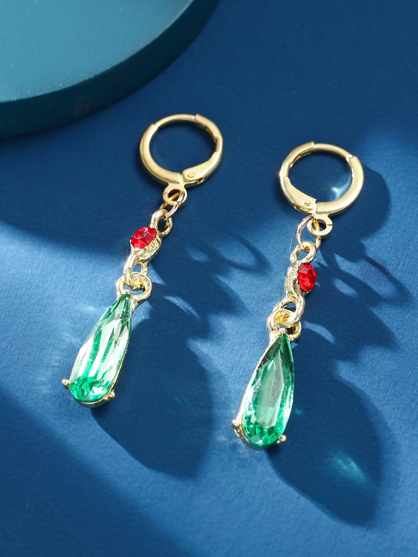   Boucles d'oreilles élégantes à la mode pour femmes, château en mouvement de Hayao Miyazaki, perles rouges, bijoux cadeau de noël