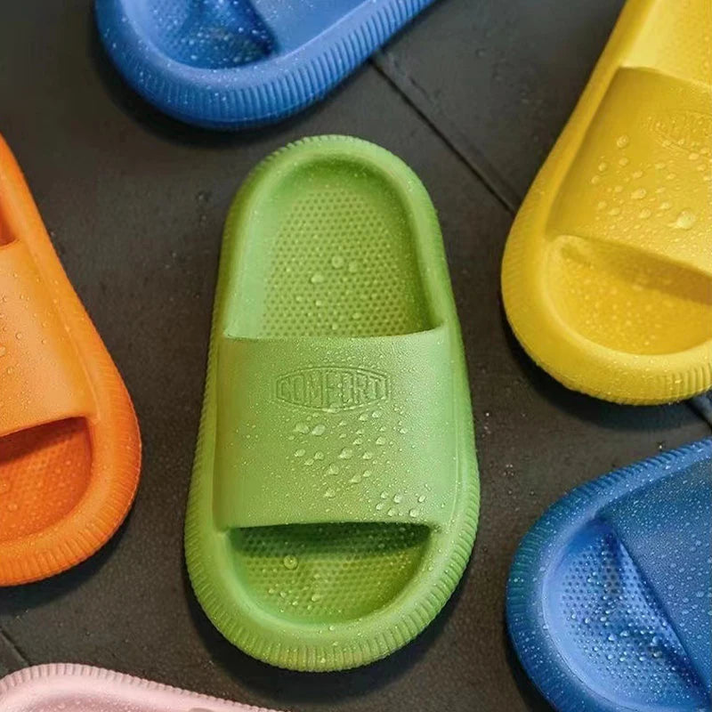 Pantoufles de salle de bain pour enfants, couleur unie, antidérapantes, semelle souple, pantoufles d'été pour garçons et filles de 4 à 10 ans, pantoufles de maison mignonnes