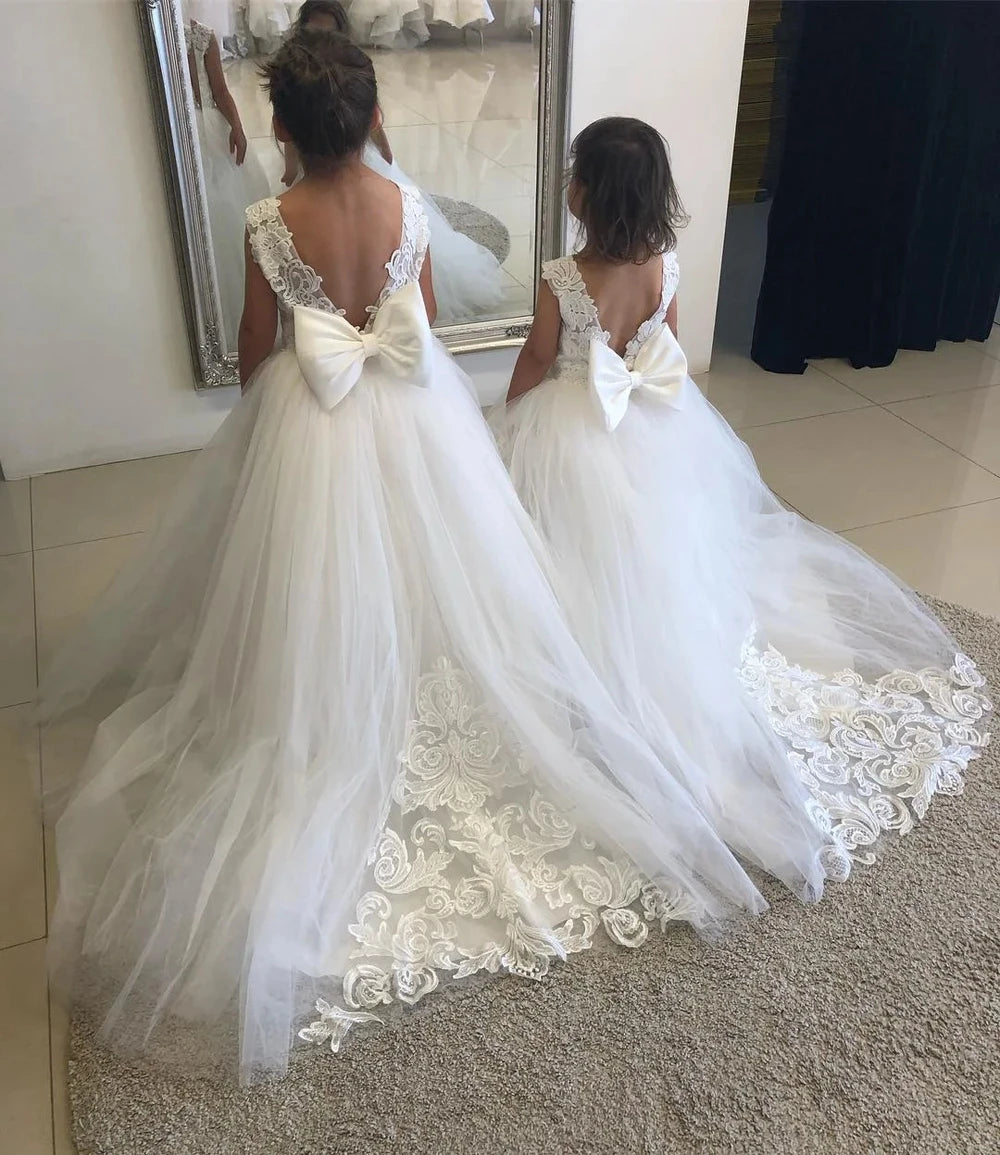 White lace bridesmaid dress for girls, with large floral bow, children's ball gown, wedding party dress, pageant dress, first communion dress