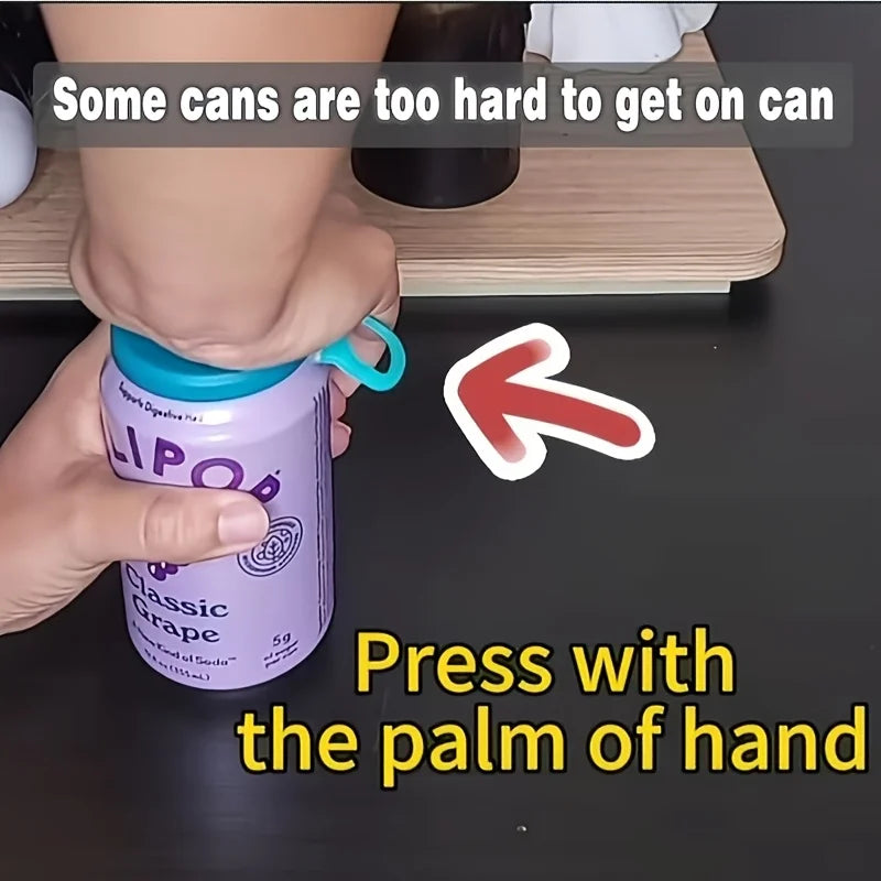 Couvercle de canette de boisson gazeuse réutilisable. Le couvercle de canette de boisson gazeuse peut être utilisé pour les boissons, les jus et les boissons gazeuses et livrés avec une paille