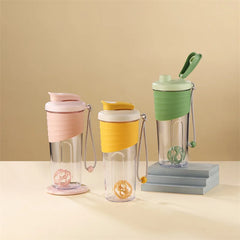 Bouteille d'eau portative de grande capacité pour sports de plein air, tasse transparente de secoueur de protéines avec sangle de transport pour le fitness et la randonnée