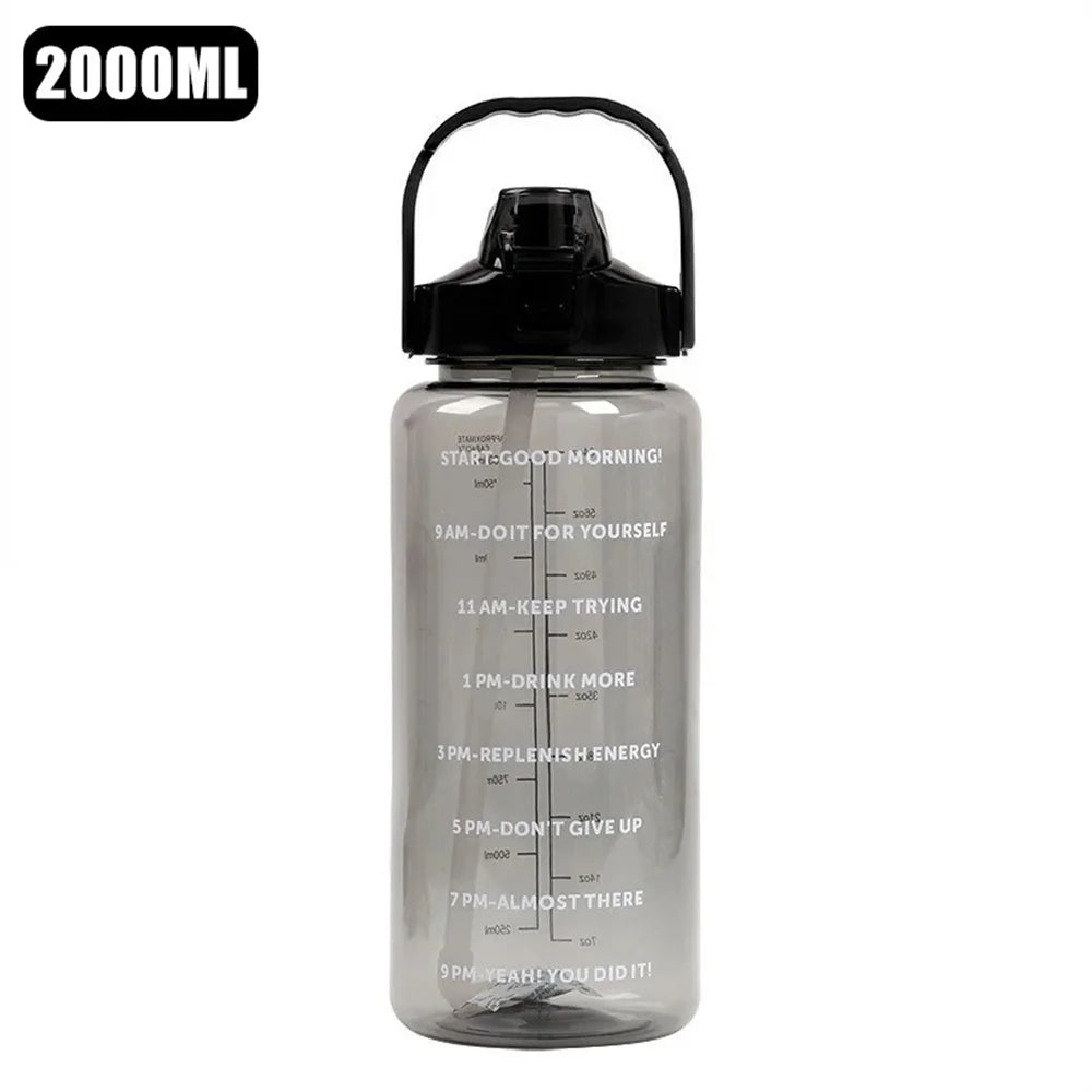 Bouteille d'eau 2L avec marqueur de temps, anti-fuite, antidérapante, bouteille d'eau de voyage Portable en plastique, tasse de Fitness avec des autocollants mignons