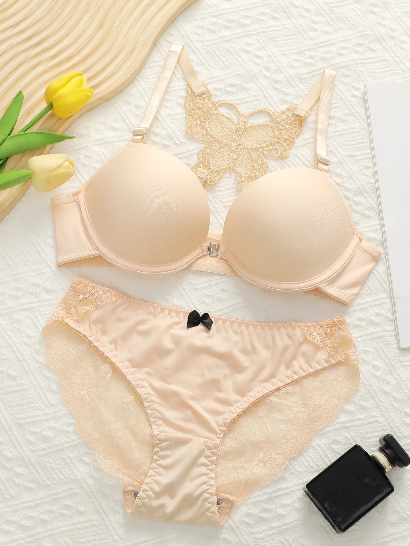 Vente chaude 2 pièces ensemble de sexy rouge avant bouton braissere beau dos papillon mode soutien-gorge push up femmes ensemble A2120