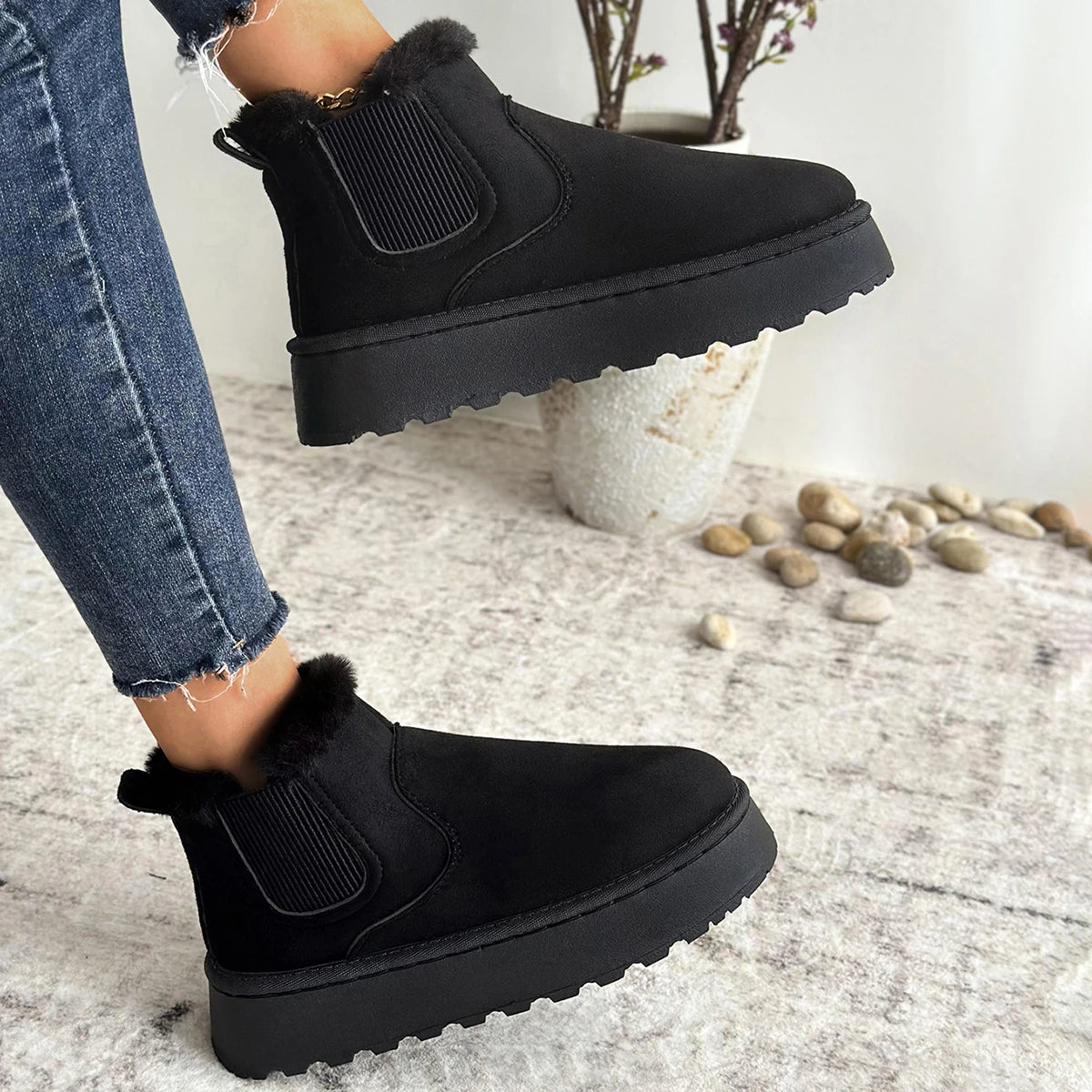 2025 Bottes de neige à enfiler à bout rond pour femmes pour un usage quotidien au bureau Bottes de neige décontractées antidérapantes à semelles épaisses Nouvelles bottines chaudes en daim