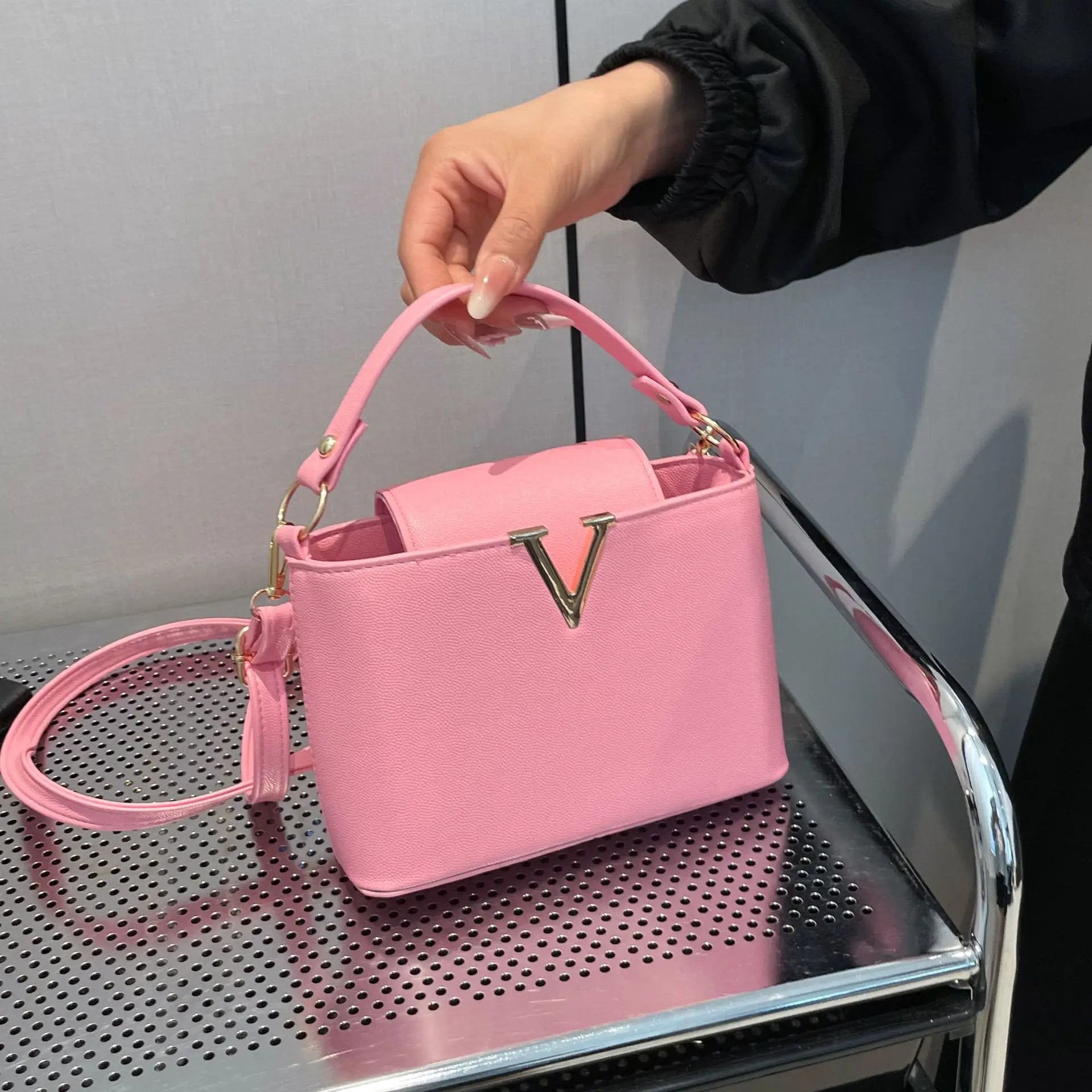 Sac fourre-tout de luxe pour femmes, sac seau élégant en cuir Pu en forme de V Chic, sac à main à couverture supérieure pour femmes, sac à bandoulière pour femme