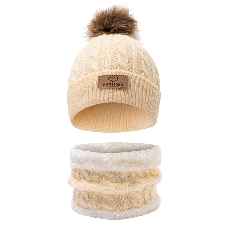 Ce ensemble de chapeaux et d'écharpe tricotés à une boule pour enfants convient aux enfants âgés de 3 à 12 ans à porter