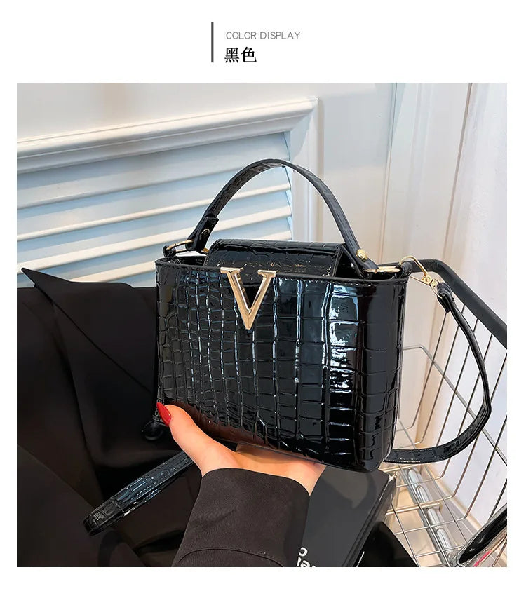 Mini multifunctional handbag made of waterproof PU fabric, fashionable, solid color, simple material, locking buckle, decoration 