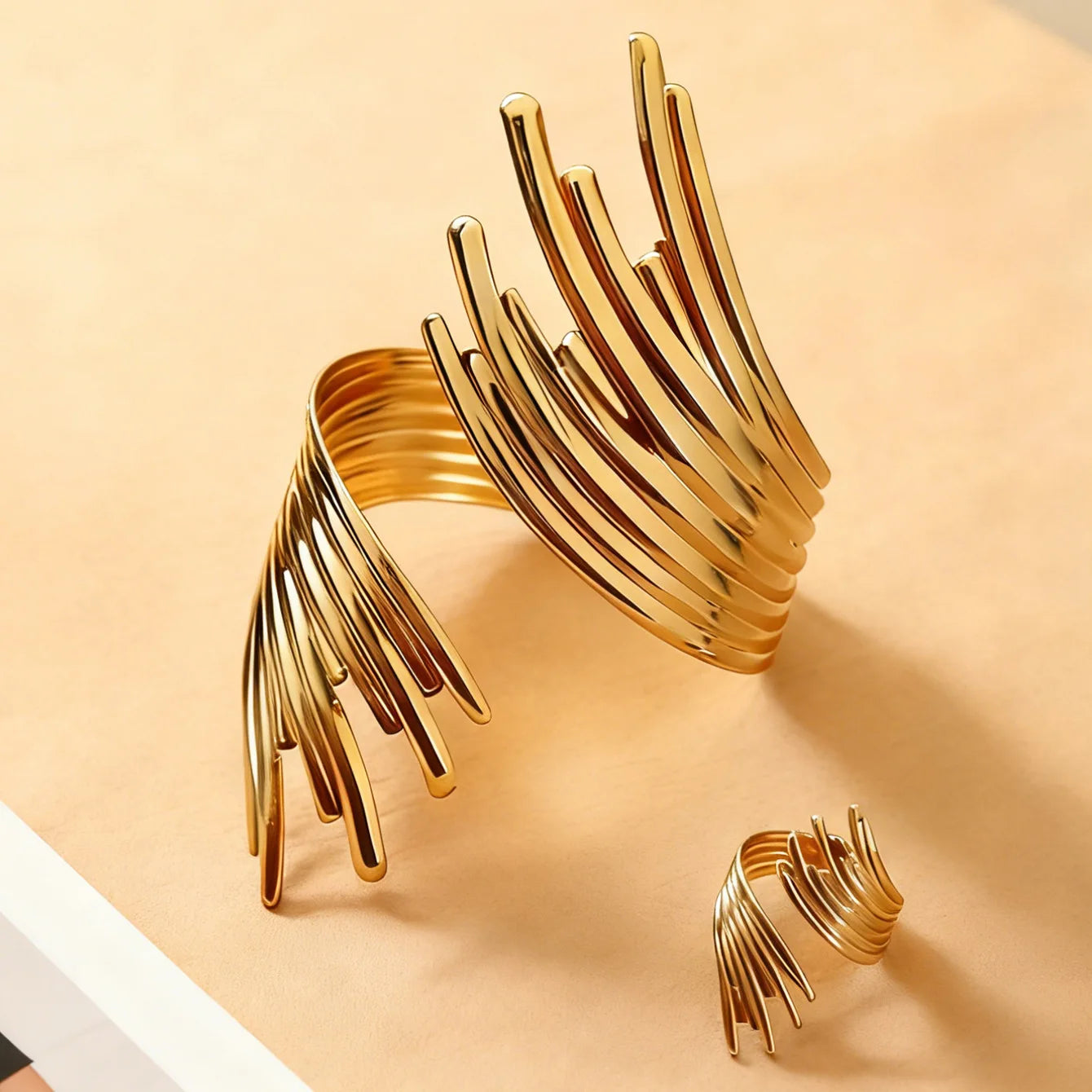 Punk-style exaggerated geometric line hollow twisted ring and bracelet set, personalized and trendy fashion accessory