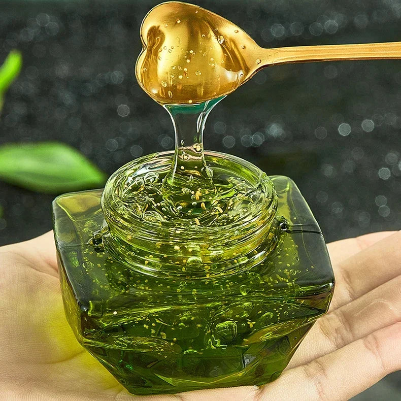 Effective and revitalizing face cream, beauty, lifting, brightening, moisturizing, skincare, Korean makeup