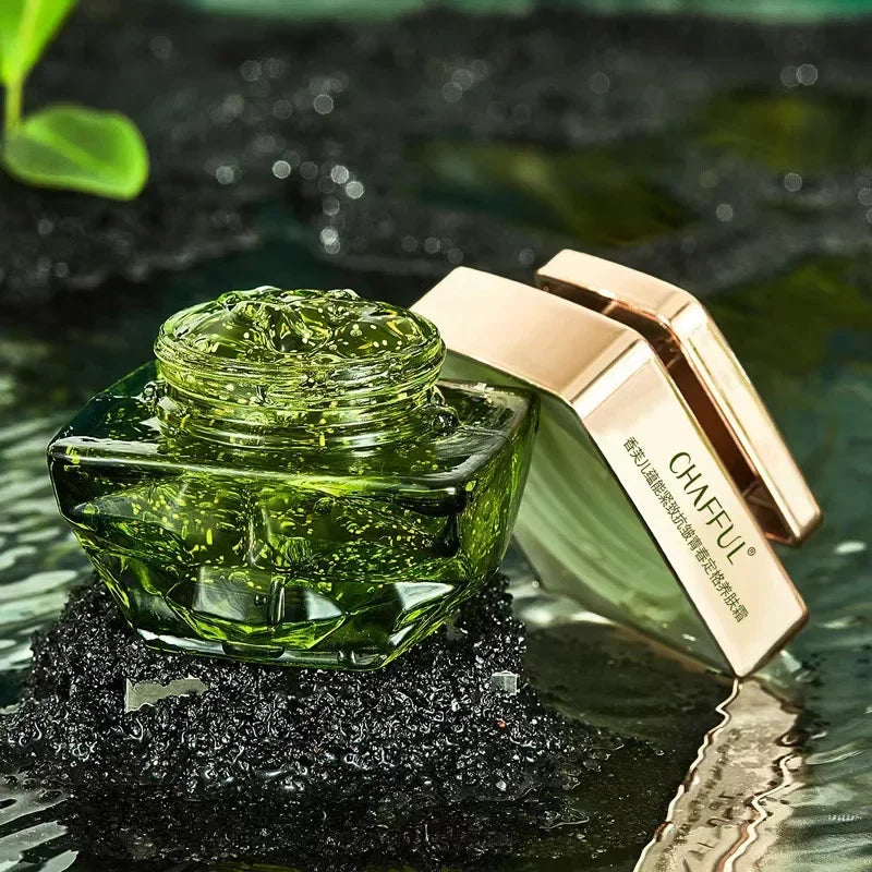 Effective and revitalizing face cream, beauty, lifting, brightening, moisturizing, skincare, Korean makeup