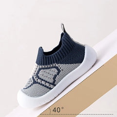 Nouvelles chaussures pour enfants en bas âge frappé printemps et automne décontracté polyvalent bébé chaussures semelle souple coup