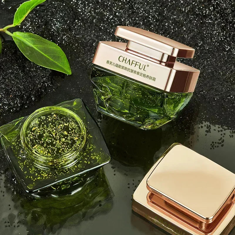 Effective and revitalizing face cream, beauty, lifting, brightening, moisturizing, skincare, Korean makeup