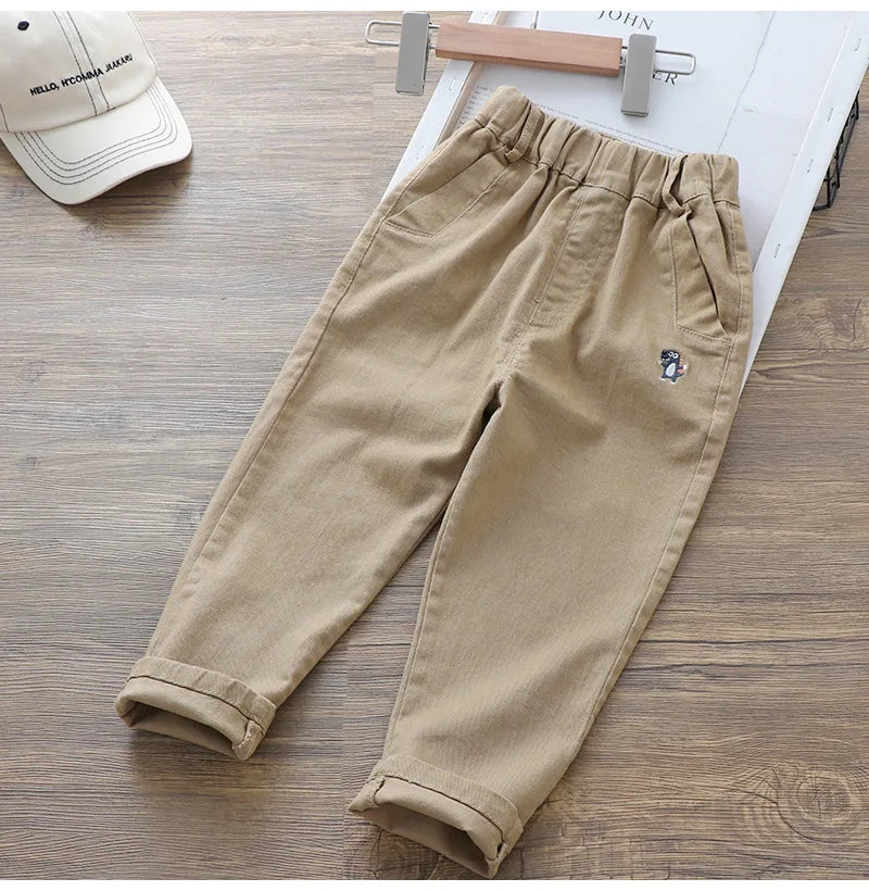 Boys' cartoon embroidered jeans, versatile short-legged haren pants, casual trousers, stylish children's trousers, new summer collection