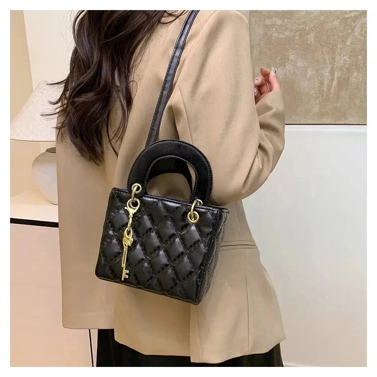 Fashionable and versatile women's shoulder/handbag with a simple diamond grid design and a high-quality PU leather square bag 