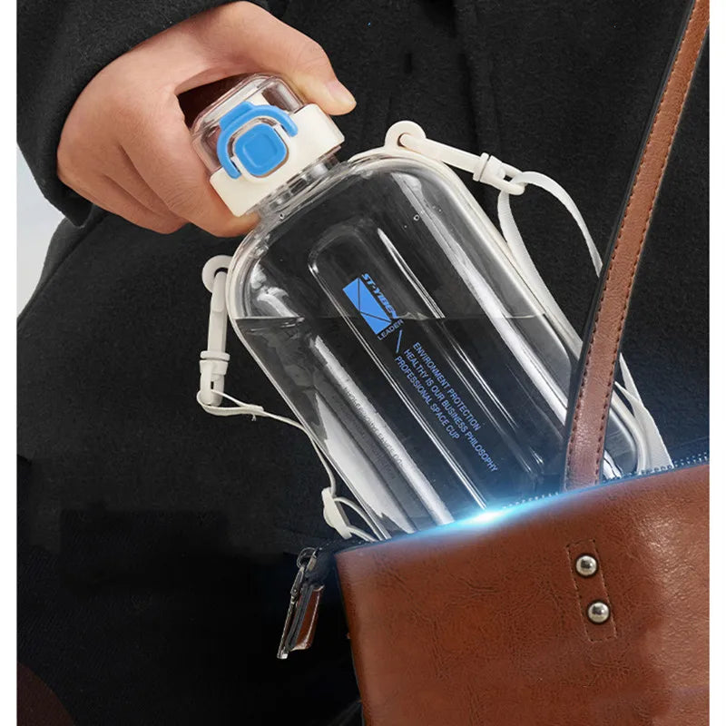 Bouteille d'Eau en Plastique de 750ml avec Sangle, Portable, Écologique, Créative, Durable, pour dehors en Plein Air