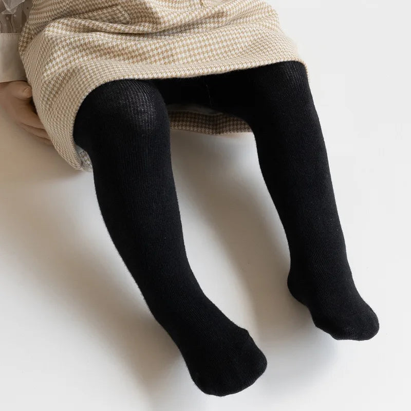 A pair of full-leg baby leggings suitable for boys and girls aged 0 to 4 years, available in five colors.