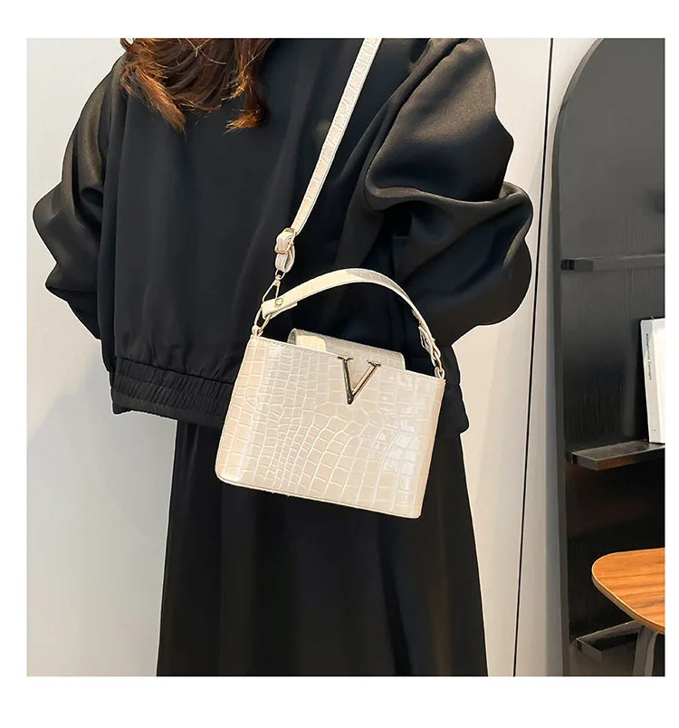 Mini multifunctional handbag made of waterproof PU fabric, fashionable, solid color, simple material, locking buckle, decoration 