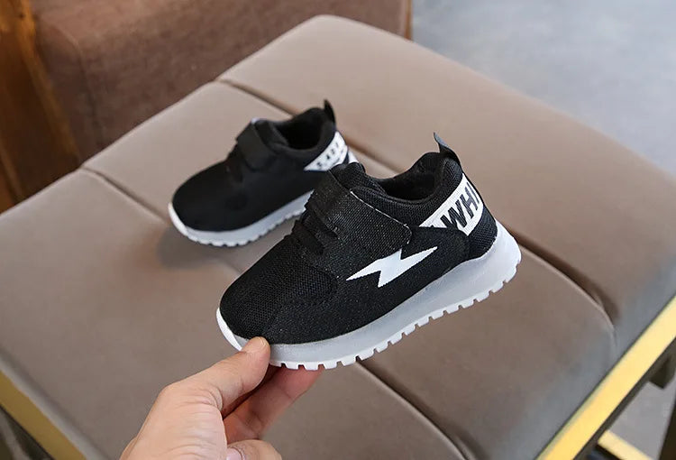Chaussures lumineuses pour enfants garçons et filles baskets en maille légère brillante baskets lumineuses pour petits enfants chaussures lumineuses LED pour enfants
