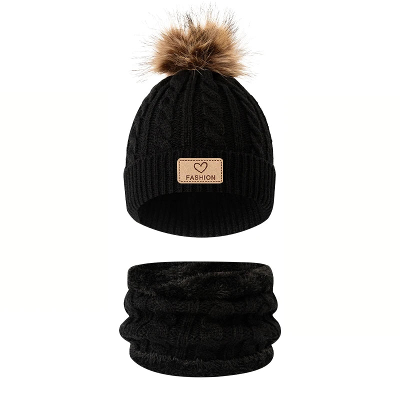 Ce ensemble de chapeaux et d'écharpe tricotés à une boule pour enfants convient aux enfants âgés de 3 à 12 ans à porter