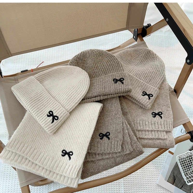 Écharpes coréennes avec nœud brodé pour enfants, bonnet doux pour enfants, chapeau épais pour filles et garçons, casquette chaude imbibée d'hiver, chapeaux mignons, 2 pièces