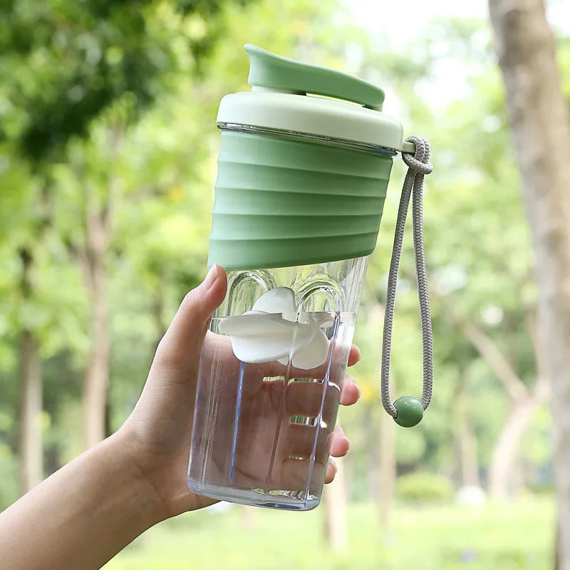 Bouteille d'eau portative de grande capacité pour sports de plein air, tasse transparente de secoueur de protéines avec sangle de transport pour le fitness et la randonnée