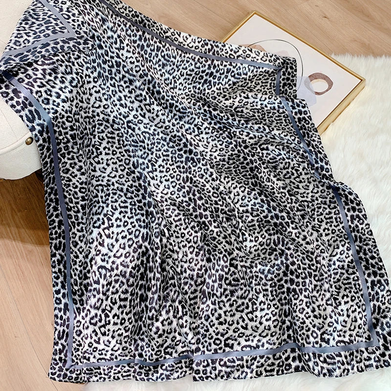 2025 Design marque foulard foulard châle enveloppes imprimer soie Satin écharpe carré femmes musulman Hijab élégant bandeau Bandana