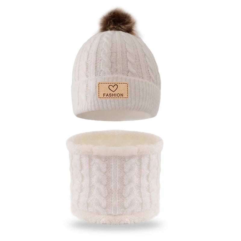 Ce ensemble de chapeaux et d'écharpe tricotés à une boule pour enfants convient aux enfants âgés de 3 à 12 ans à porter