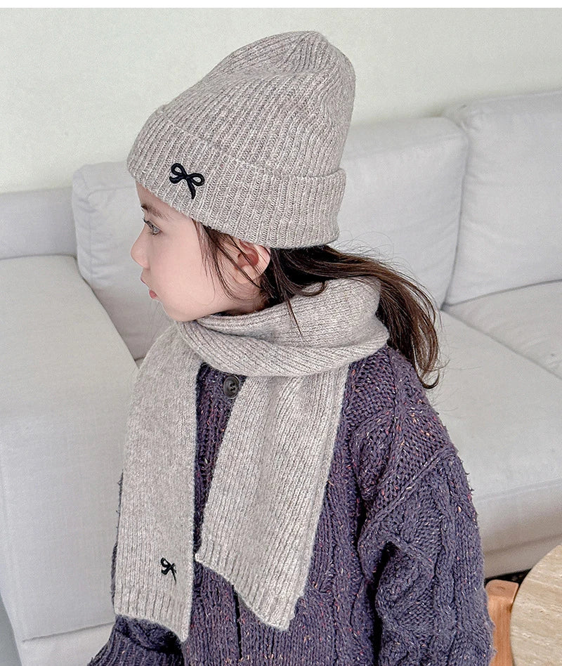 Écharpes coréennes avec nœud brodé pour enfants, bonnet doux pour enfants, chapeau épais pour filles et garçons, casquette chaude imbibée d'hiver, chapeaux mignons, 2 pièces