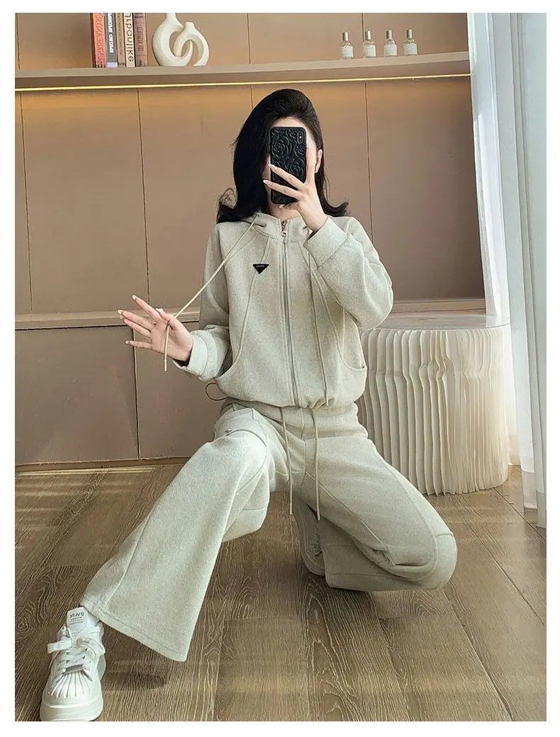 Fashionable slimming hooded set for women, two-piece Korean style set, trendy, youthful look, casual outfit, new autumn/winter collection