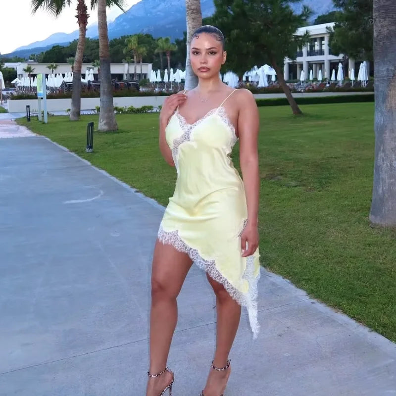 Été femmes haut à licou Satin dentelle épissé réservoir dos nu col profond Sexy gilet ourlet irrégulier robes 2025 dame vacances Sexy hauts