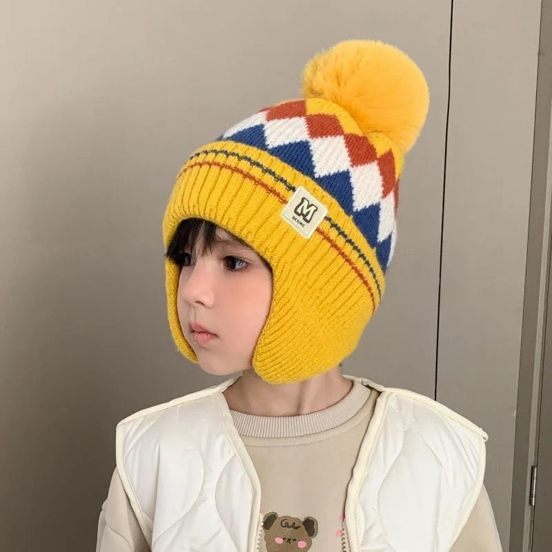 Nouveaux enfants tricoté chapeau chaud hiver chapeau avec peluche Pom cache-oreilles enfants coupe-vent et résistant au froid bonnet cadeau pour enfants