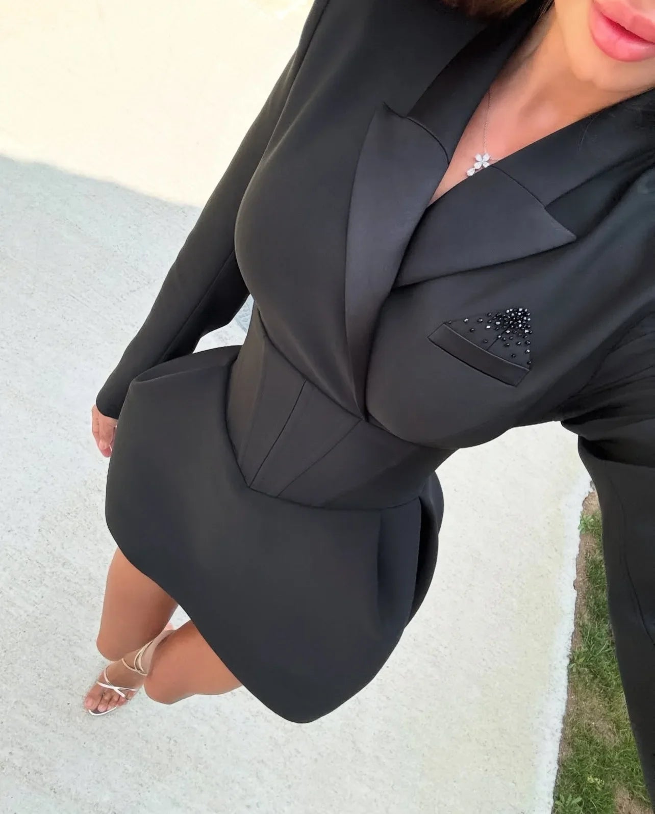 Elegant black dresses for women, chic, V-neck, fitted waist, shoulder pads, long sleeves, mini party dresses, chic street dresses, 2025